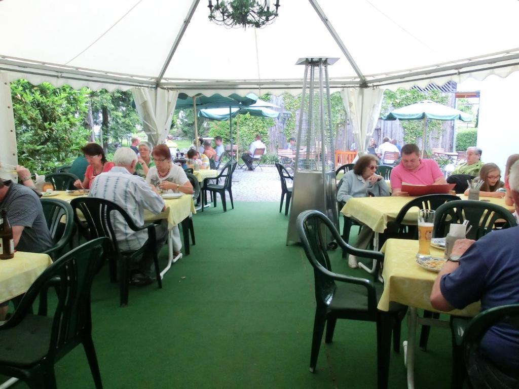 Landgasthof - Hotel Zum Stern Linden  Dış mekan fotoğraf