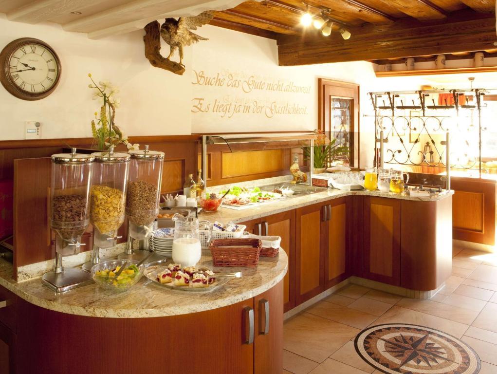 Landgasthof - Hotel Zum Stern Linden  Dış mekan fotoğraf
